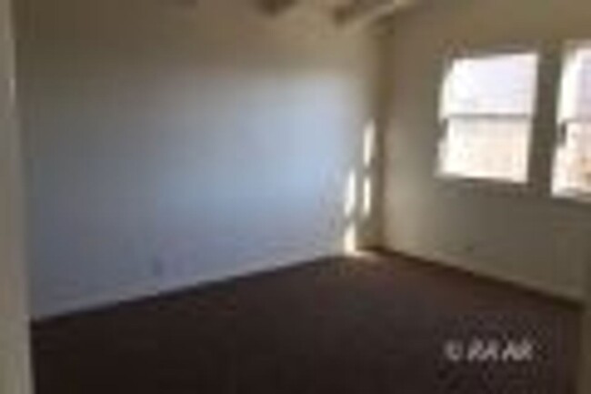 Building Photo - 424 N Alvord St