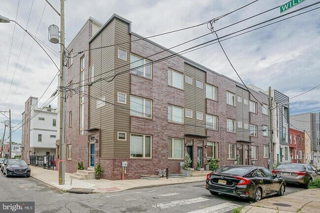 Building Photo - 1100 E Hewson St