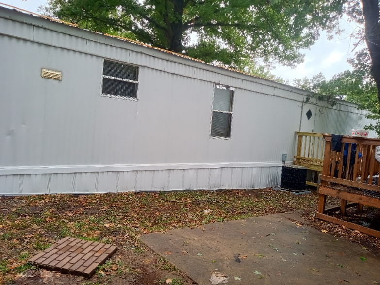 Building Photo - 777 E Yerby St