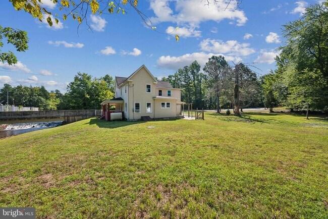 Building Photo - 120 4 Mile Rd