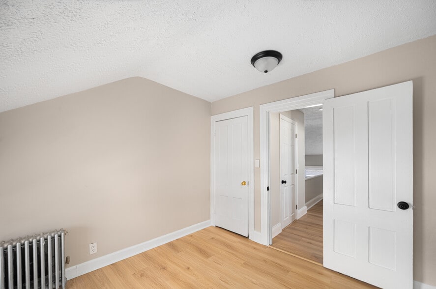 Building Photo - 81 W Pontiac St