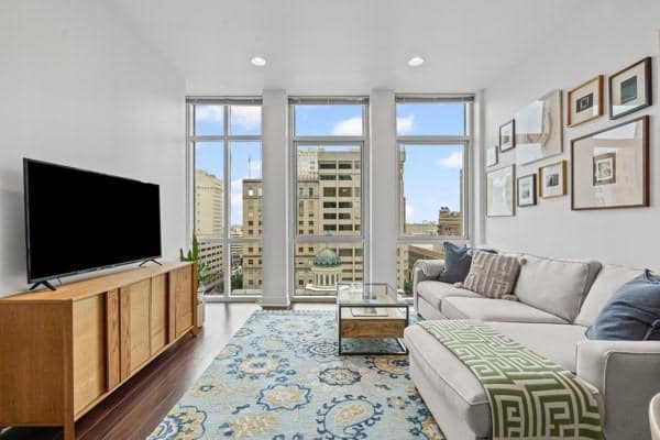 Building Photo - 500 Throckmorton St