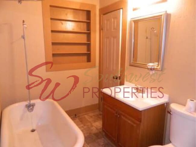 Building Photo - Super cute, good sized, one bedroom home one block from campus!