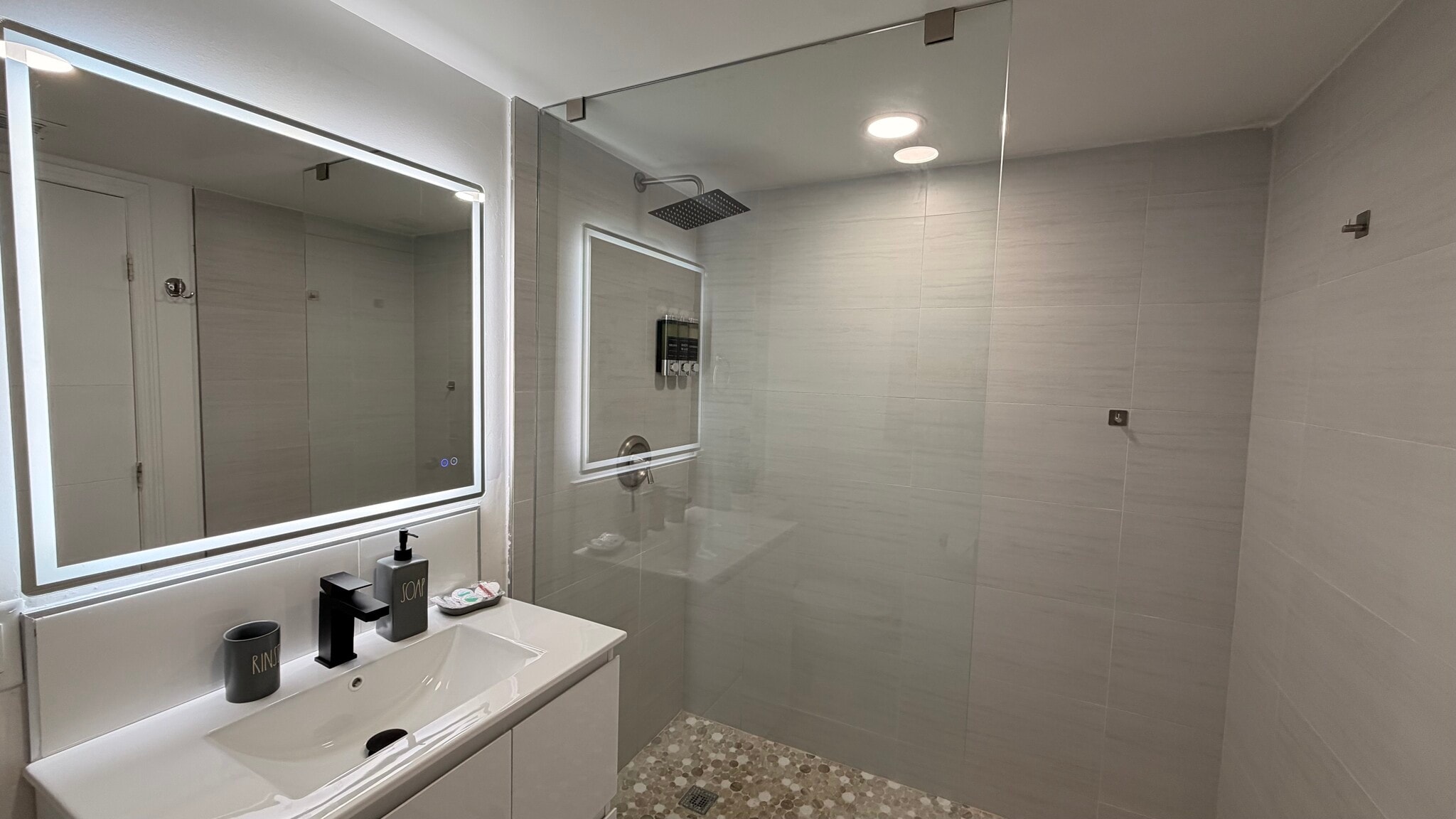 Building Photo - 7550 S Waterway Dr