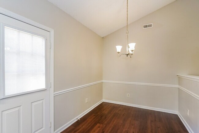 Building Photo - 102 Riverwood Dr