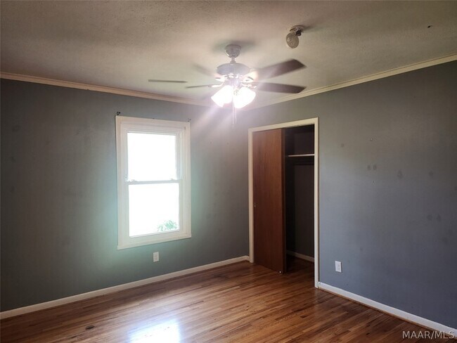 Building Photo - 1203 Oates Rd