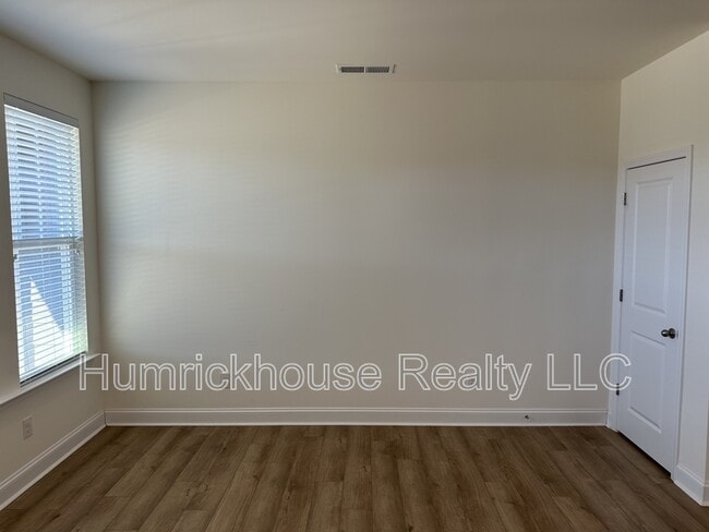 Building Photo - 1027 S Point Rd