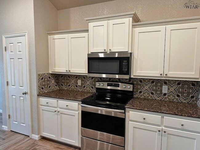 Building Photo - 301 Mariners Wy