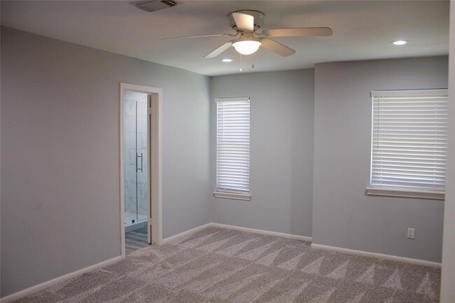 Building Photo - 2015 Tucumcari Dr