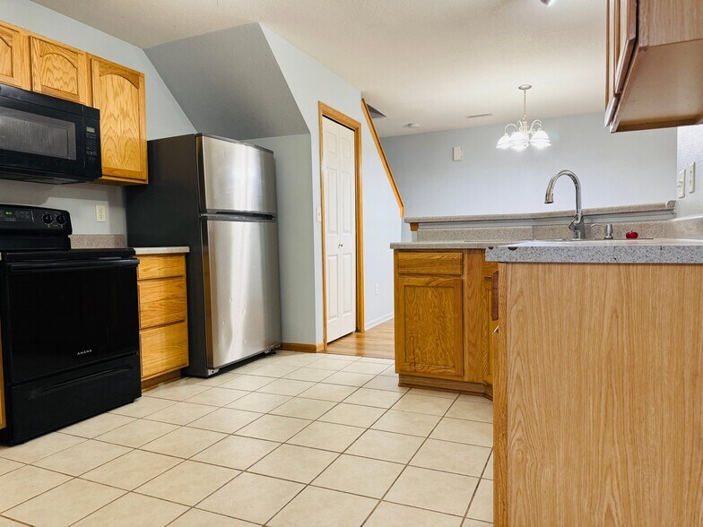 Building Photo - 3799 Village Run Dr