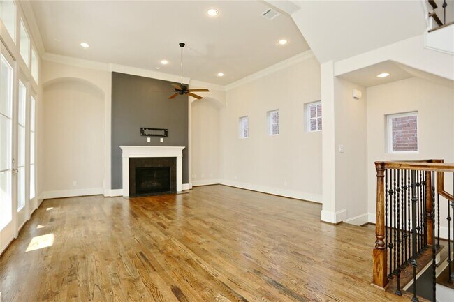 Building Photo - 3216 McKinney St