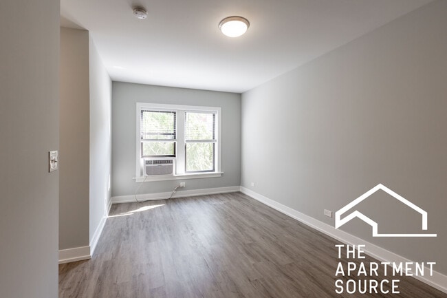 Building Photo - 703 W Brompton Ave
