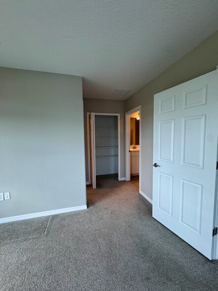 Building Photo - 5535 Tripoli Dr