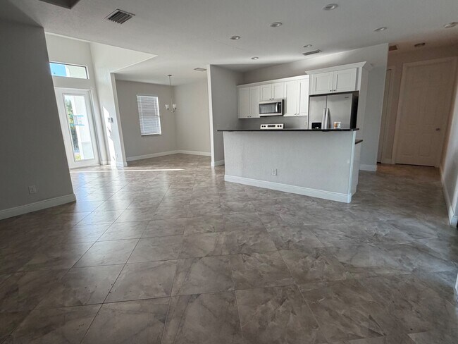 Building Photo - 356 Hermosa Ave