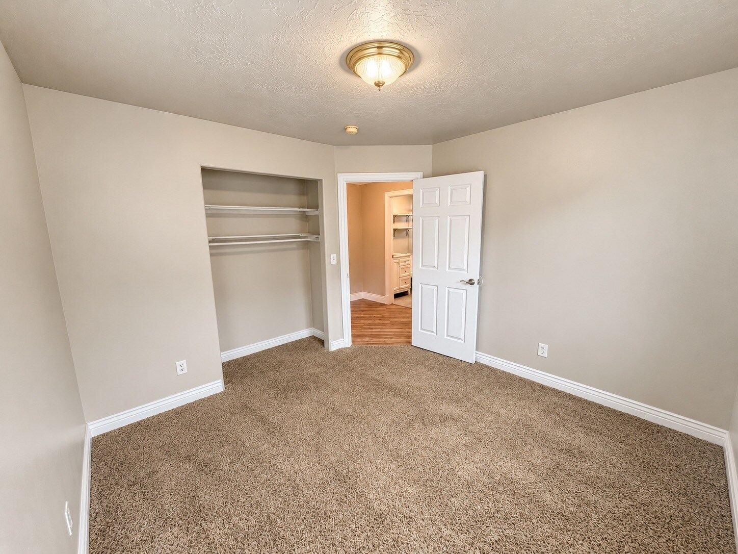 Building Photo - 305 N Appleview Dr