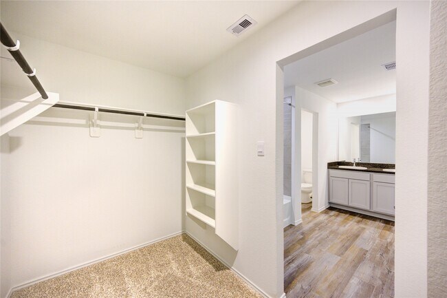 Building Photo - 5618 Redstone Gardens Dr