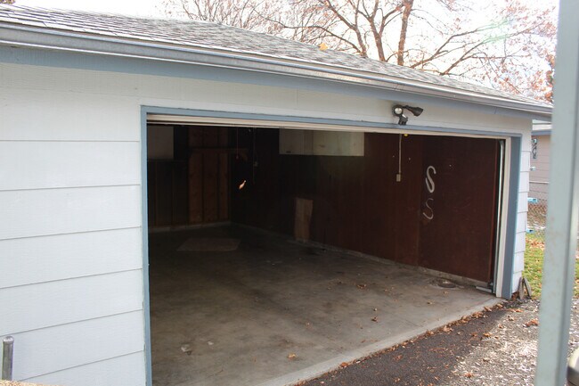 Building Photo - 4615 Maplewood Ct