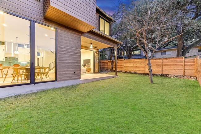 Building Photo - 2401 Trailside Dr