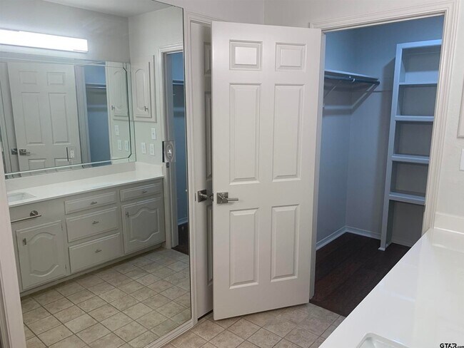 Building Photo - 614 Woodland Hills Dr