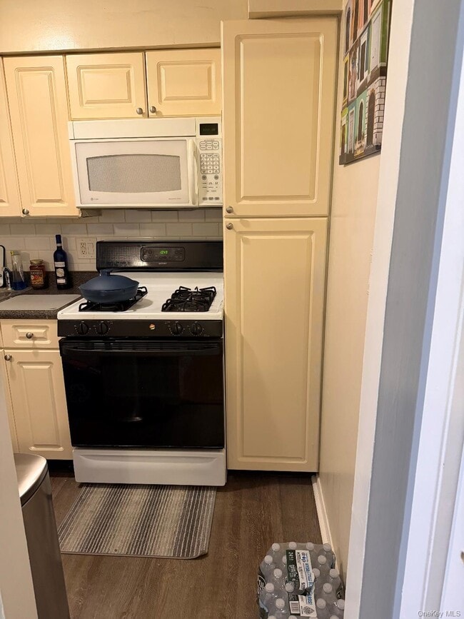 Building Photo - 3 Charles Ln