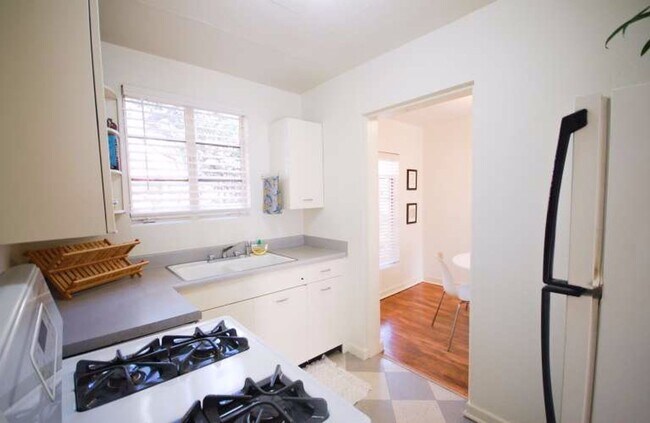 Building Photo - J01