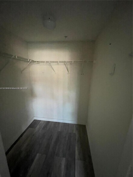 Building Photo - 160 SW 117th Ter
