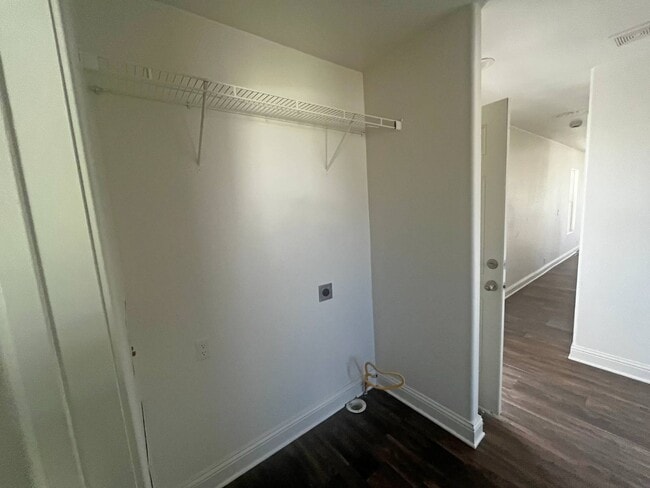 Building Photo - 21100 State St