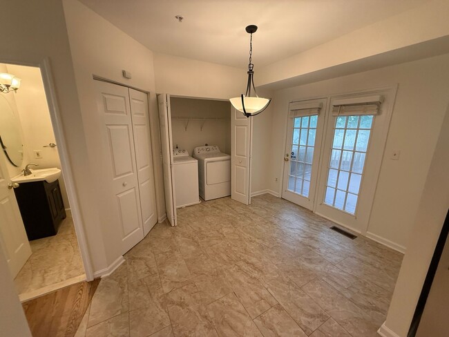 Building Photo - Beautiful 3 bed/3.5 Bath in ideal location!