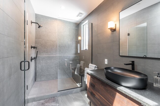 Building Photo - 103 17th St SE