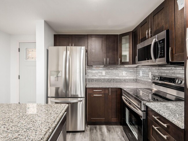 Building Photo - 3531 Sunset Dr