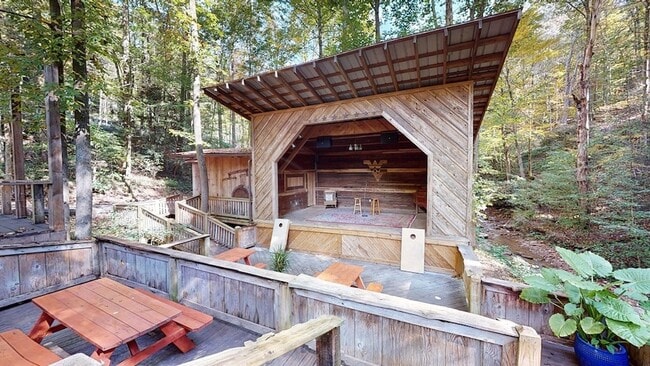 Building Photo - 15303 Midland Trail