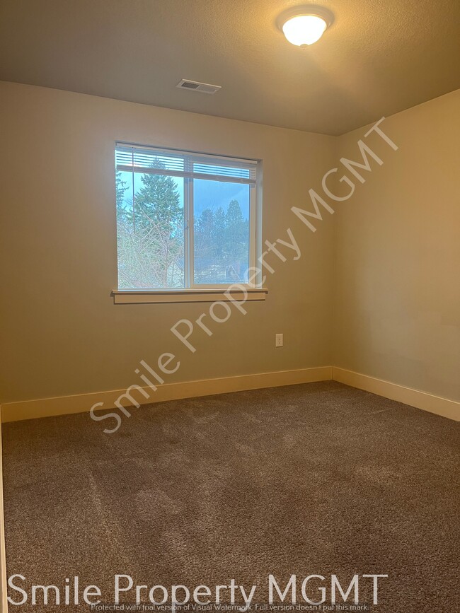 Building Photo - 5914 SE 136th Ave