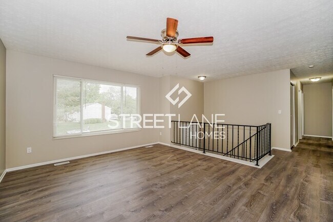 Building Photo - REDUCED!