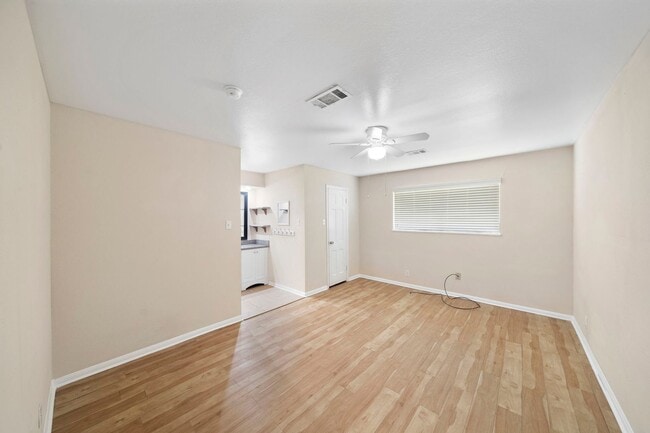 Building Photo - Spacious 4-Bedroom, 2-Bath Home in Texas C...