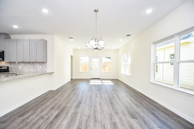 Building Photo - 12202 Heather Flower Ln