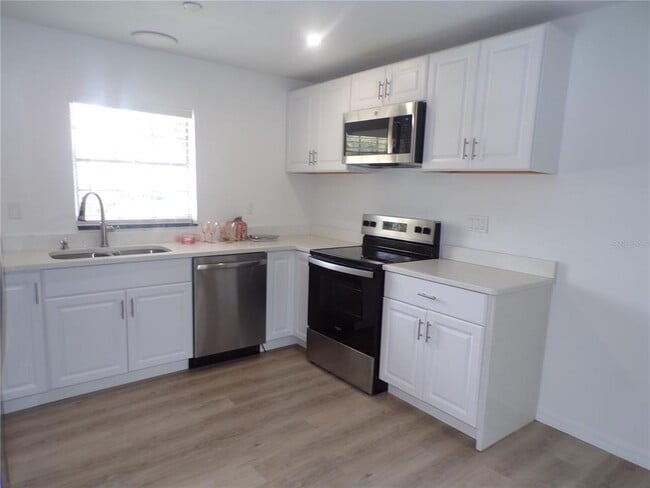 Building Photo - 421 Orchid Dr