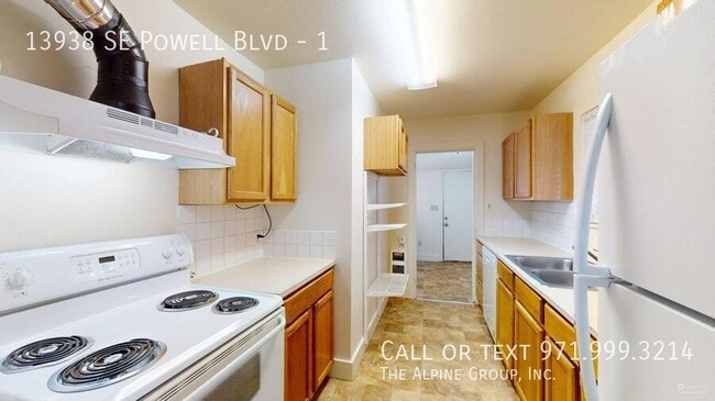 Building Photo - 13938 SE Powell Blvd