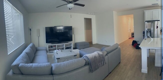 Building Photo - Lovely 3 Bedroom / 2 Bathroom for rent $2,495