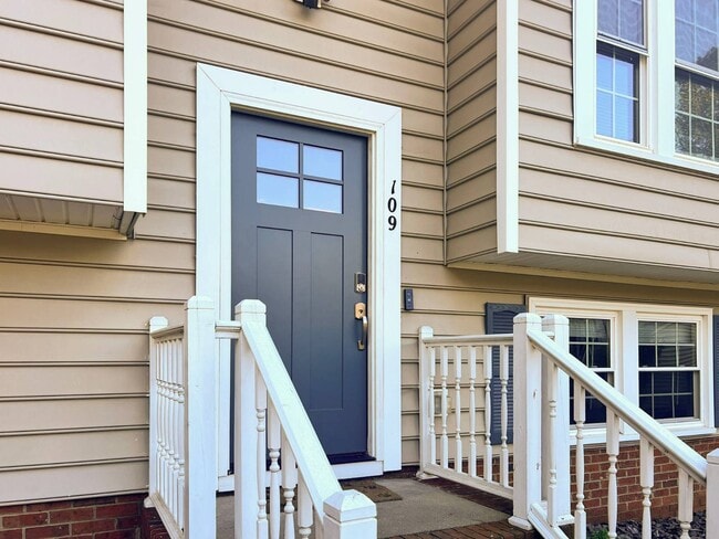 Building Photo - 109 Carmel Woods Ct