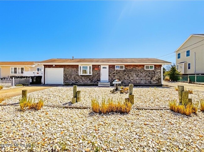 Building Photo - 1813 Capstan Dr