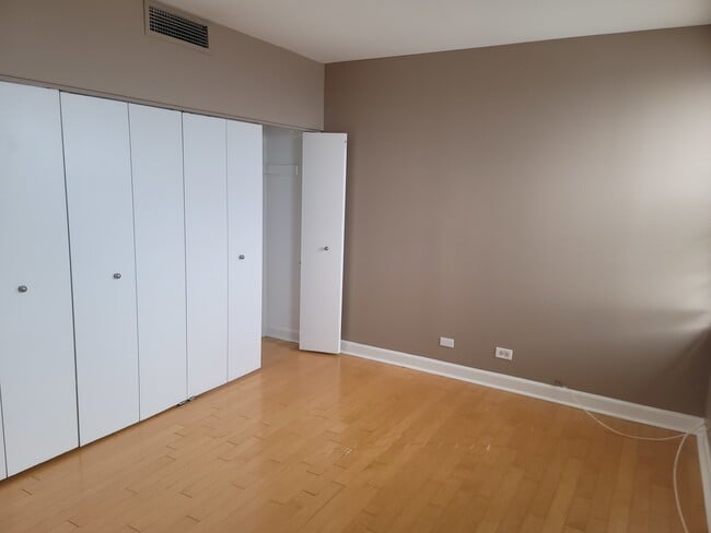 Building Photo - 3660 N Lake Shore Dr