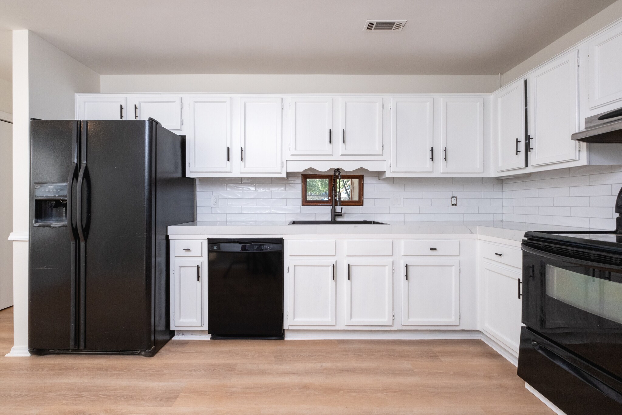 Building Photo - 55 Oak Forest Loop