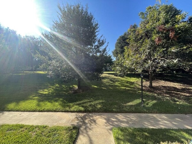 Building Photo - 292 Westview Terrace