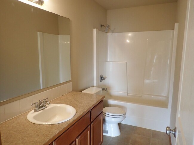 Building Photo - Beautiful 5 Bedroom Puyallup Home