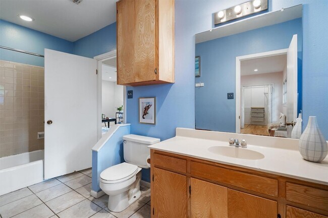 Building Photo - 2116 Glendale Pl