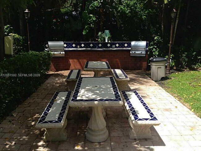 Building Photo - 150 SE 25th Rd