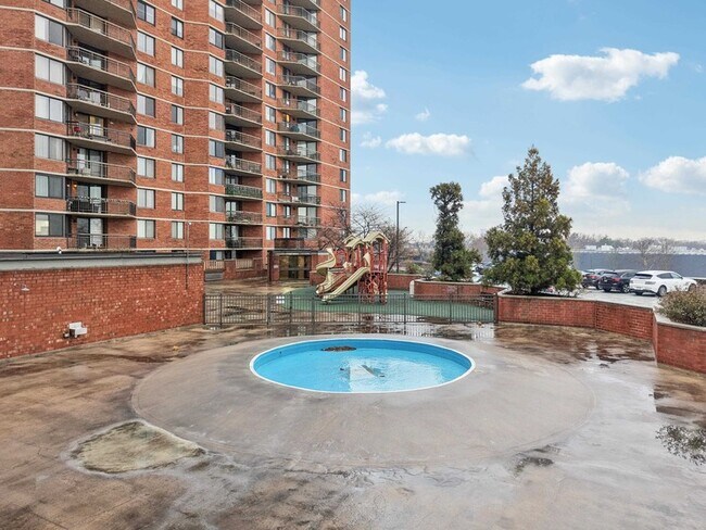 Building Photo - 530 Harmon Cove Tower