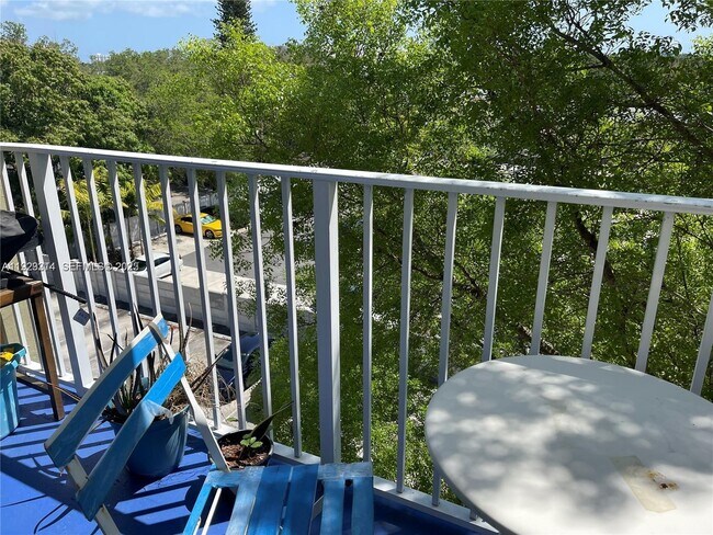 Building Photo - 665 NE 83rd Terrace