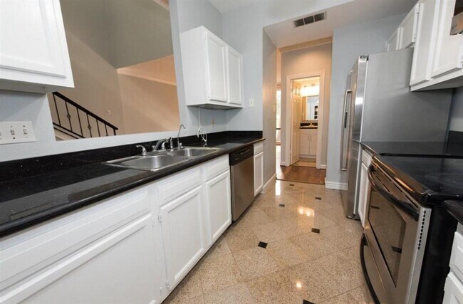 Building Photo - 1112 Bering Dr