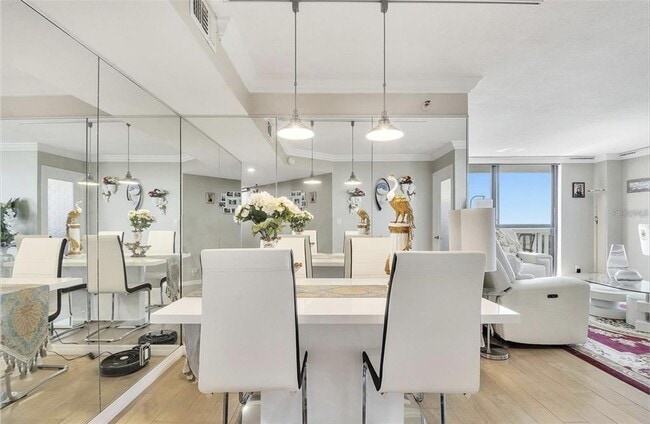 Building Photo - 400 E Colonial Dr